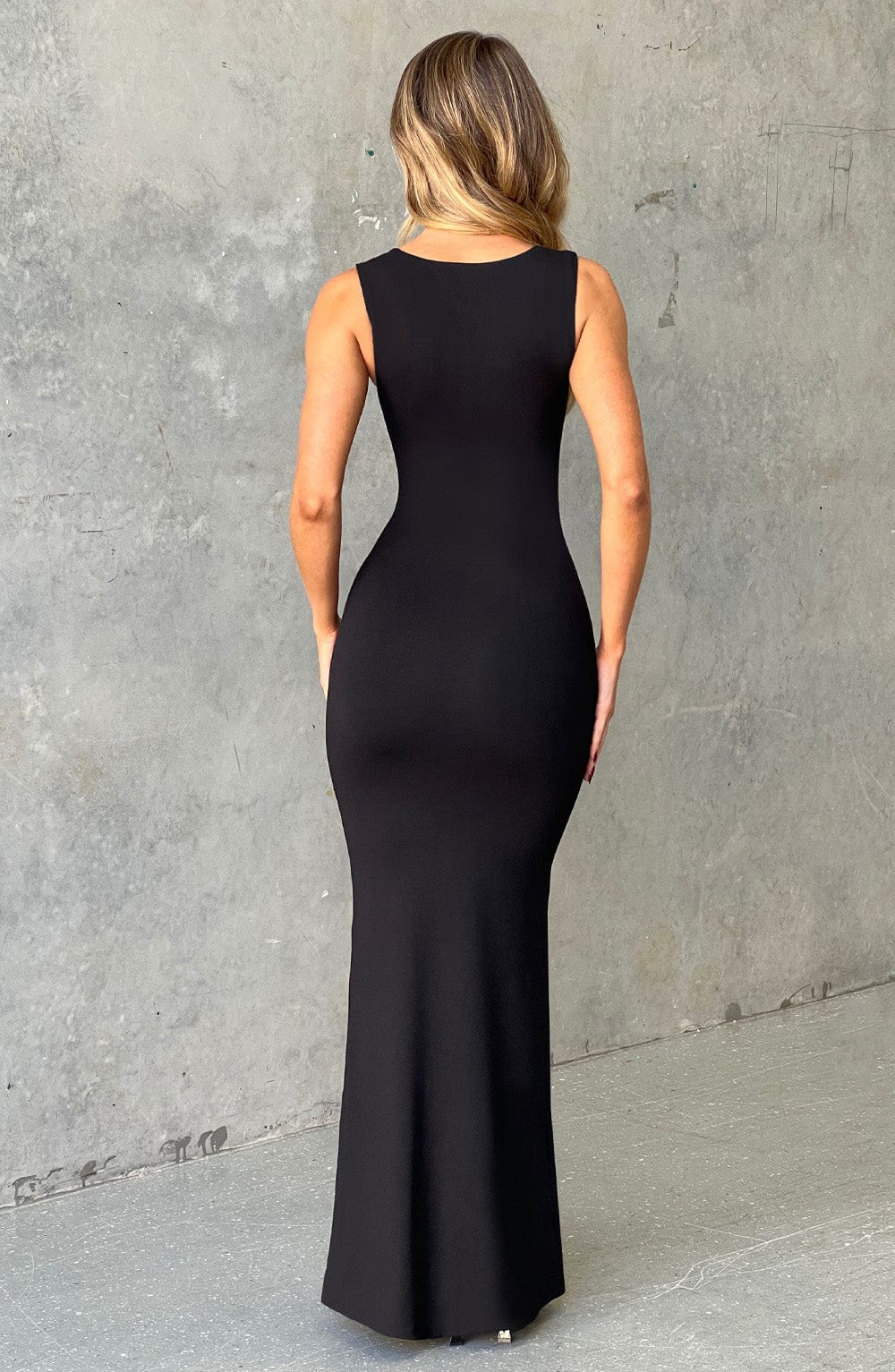 Vestido largo Crimson Cascade - Negro azabache