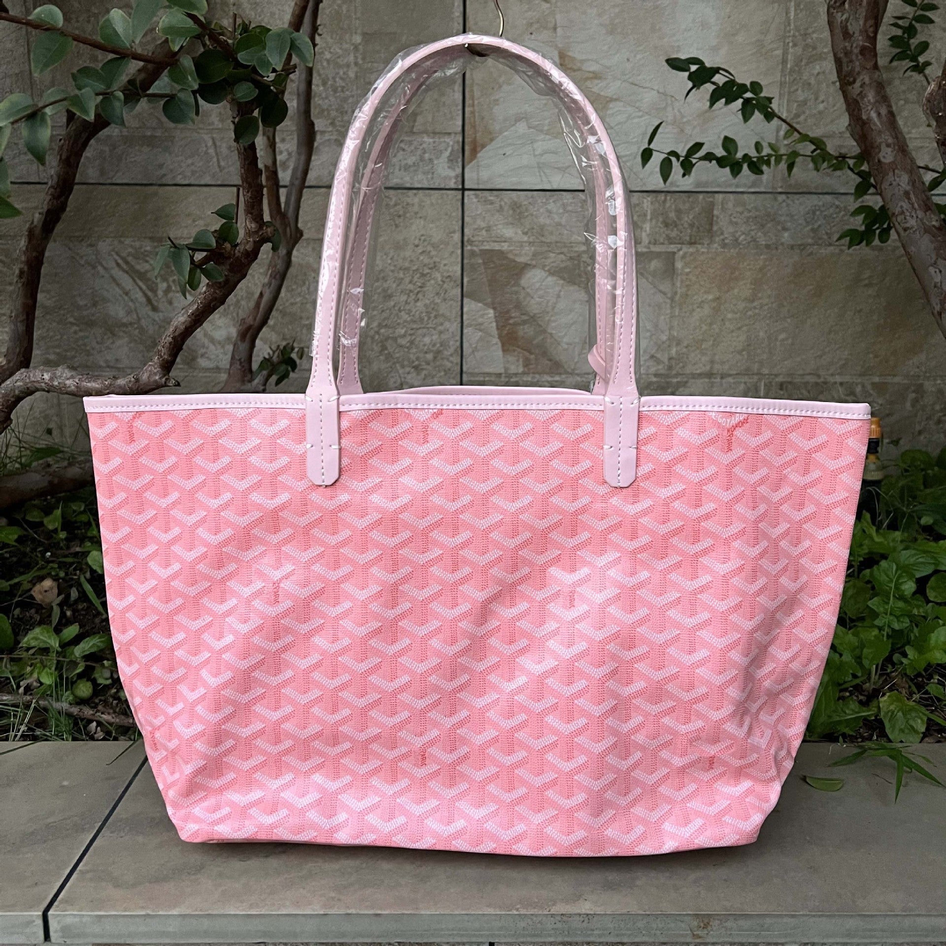 The Valen Zip Tote - Cinderella