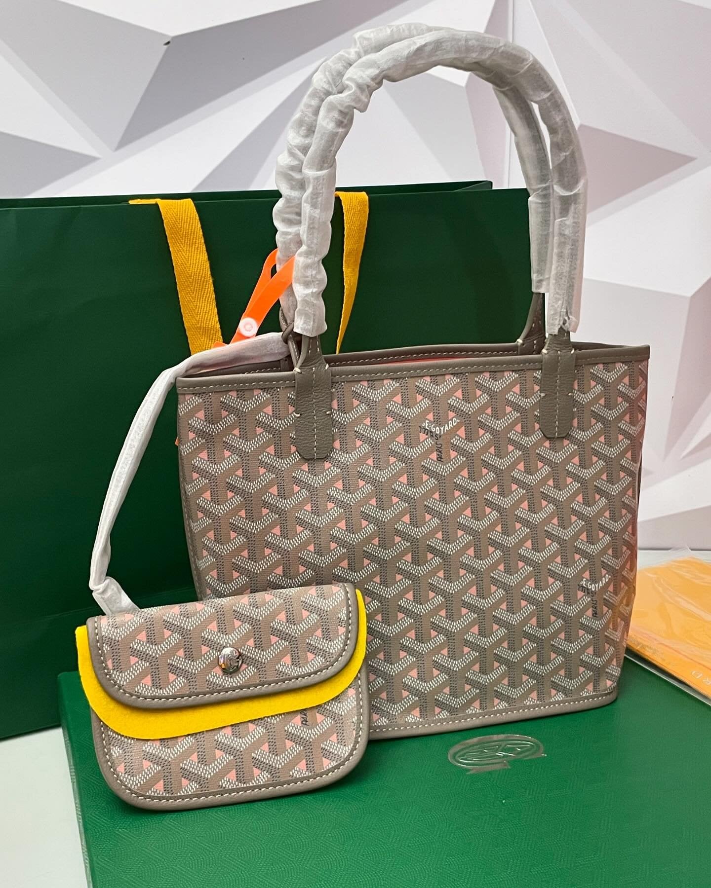 Veyra Revesible Mini Tote - Cinderella